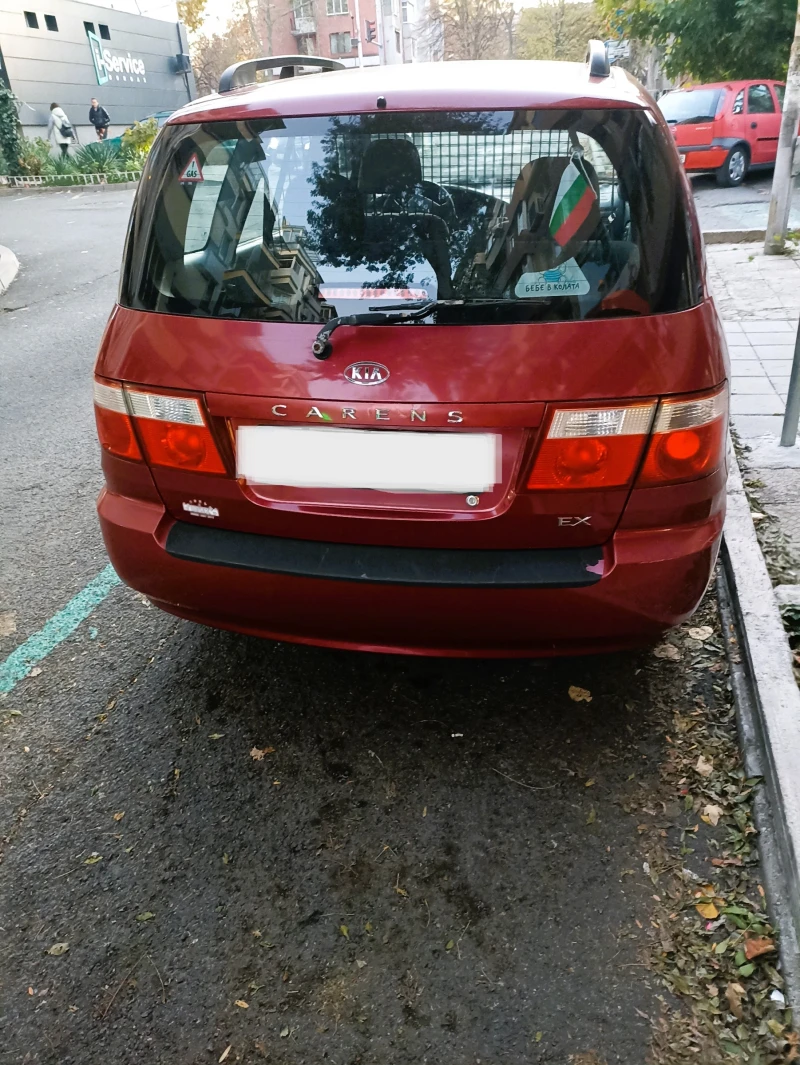 Kia Carens, снимка 2 - Автомобили и джипове - 48024258