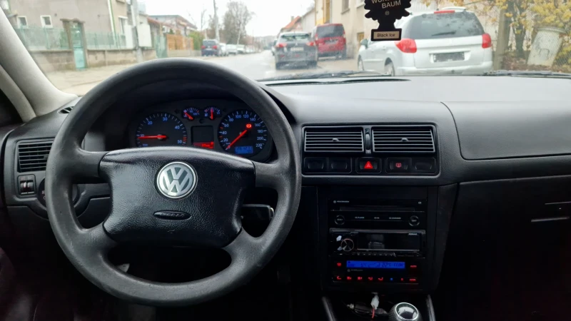 VW Golf 1.9 TDI, снимка 11 - Автомобили и джипове - 48298380