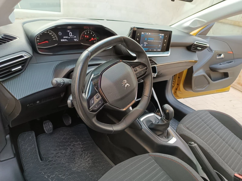 Peugeot 208 1.2 PURE TECH - GAS, снимка 3 - Автомобили и джипове - 52510437