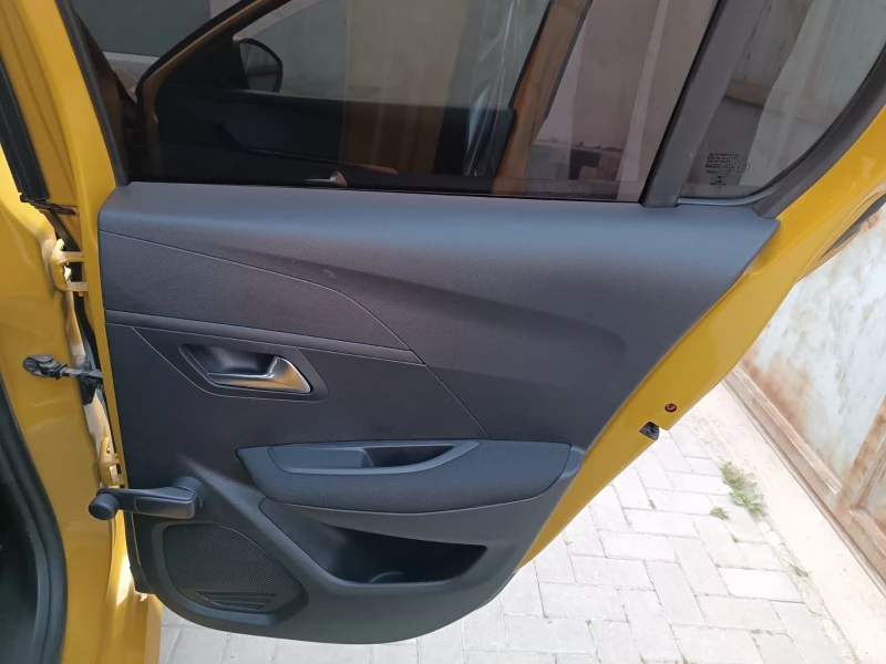 Peugeot 208 1.2 PURE TECH - GAS, снимка 6 - Автомобили и джипове - 52510437