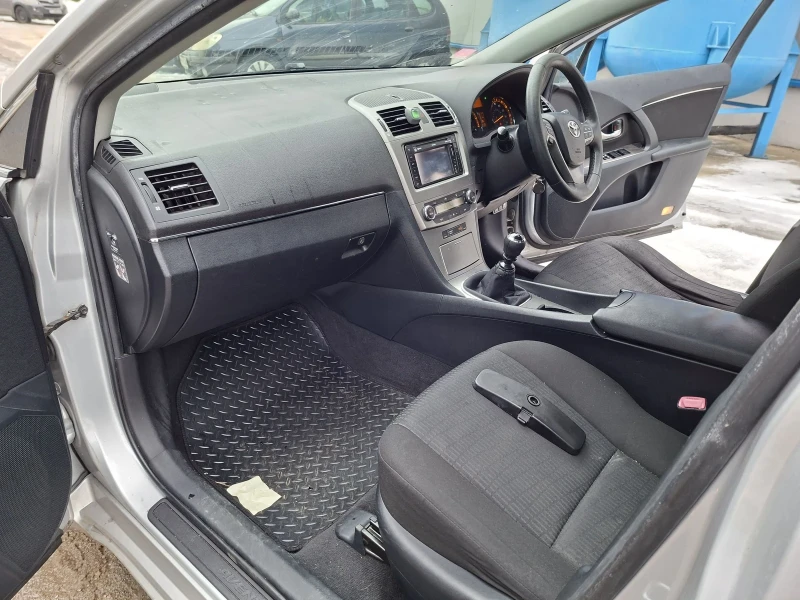 Toyota Avensis ДесенВолан, снимка 10 - Автомобили и джипове - 53535969