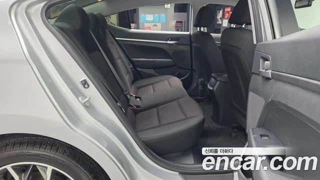 Hyundai Elantra, снимка 12 - Автомобили и джипове - 56082434