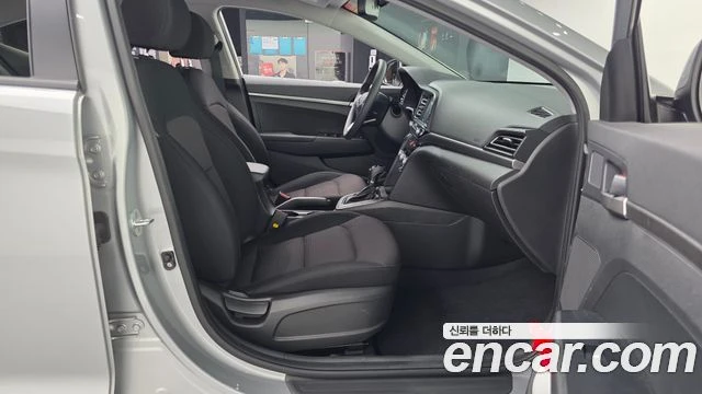 Hyundai Elantra, снимка 11 - Автомобили и джипове - 56082434