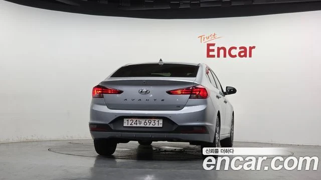 Hyundai Elantra, снимка 4 - Автомобили и джипове - 56082434
