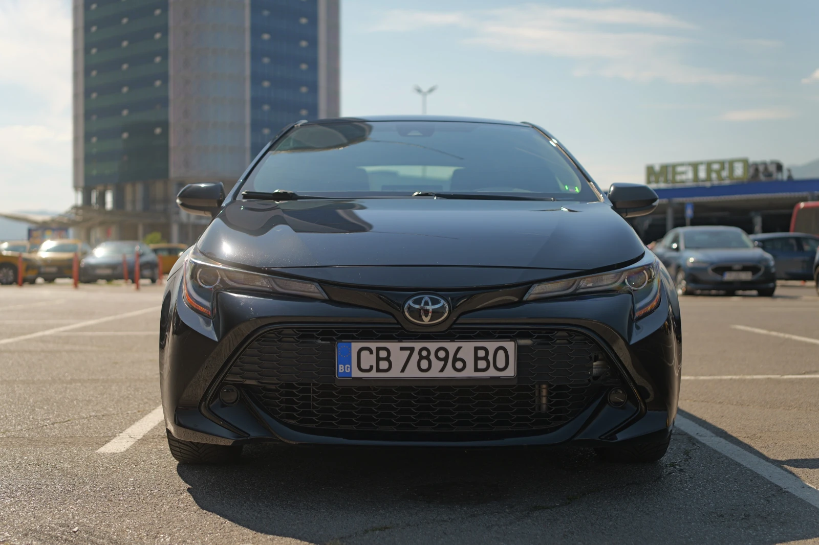 Toyota Corolla 2.0 SE, снимка 2 - Автомобили и джипове - 55850321