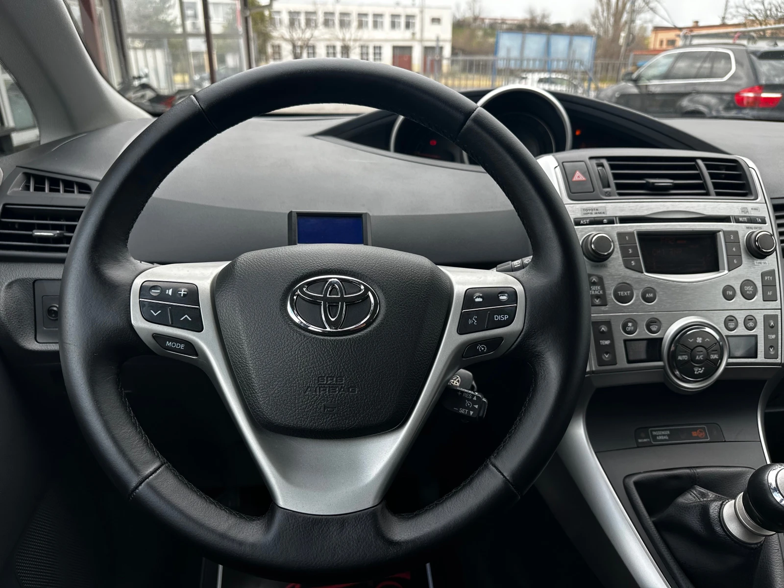 Toyota Verso 2.0D4D 126к.с, снимка 10 - Автомобили и джипове - 54080503
