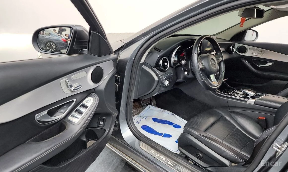 Mercedes-Benz C 220, снимка 10 - Автомобили и джипове - 54667427