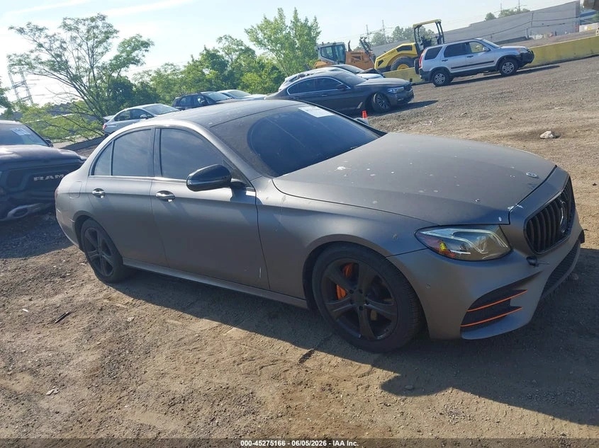 Mercedes-Benz E 300 2.0l 4Matic, снимка 13 - Автомобили и джипове - 54859900