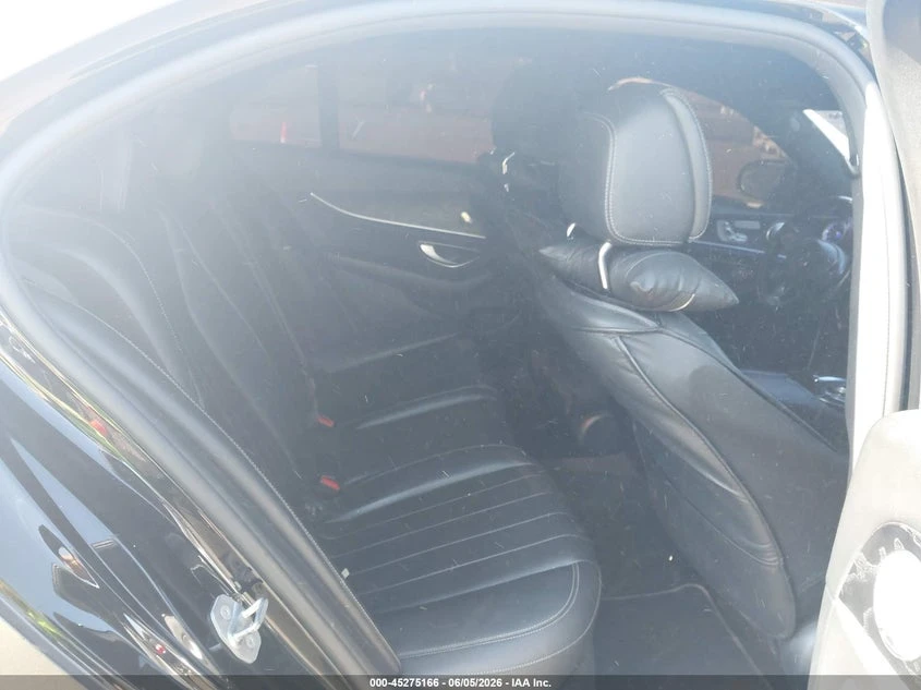 Mercedes-Benz E 300 2.0l 4Matic, снимка 8 - Автомобили и джипове - 54859900