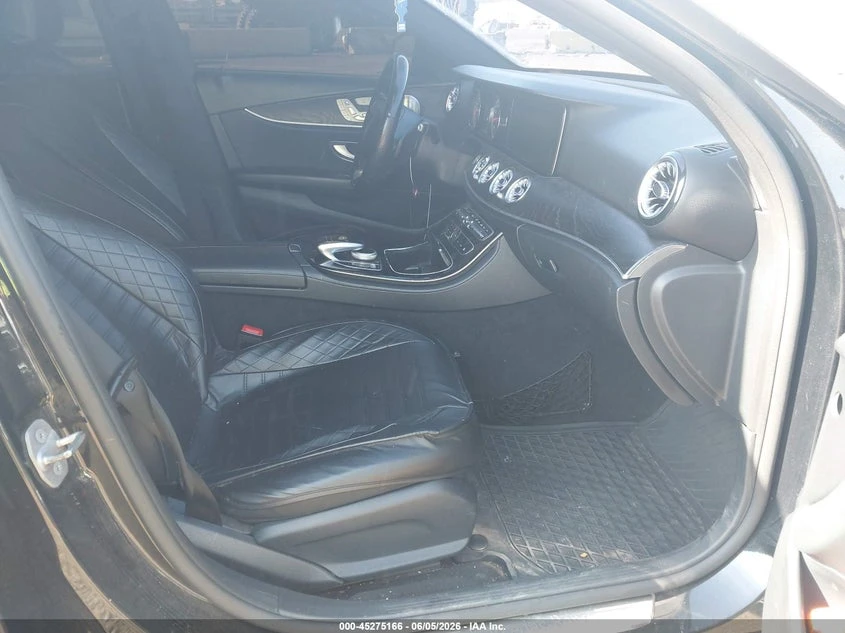 Mercedes-Benz E 300 2.0l 4Matic, снимка 5 - Автомобили и джипове - 54859900