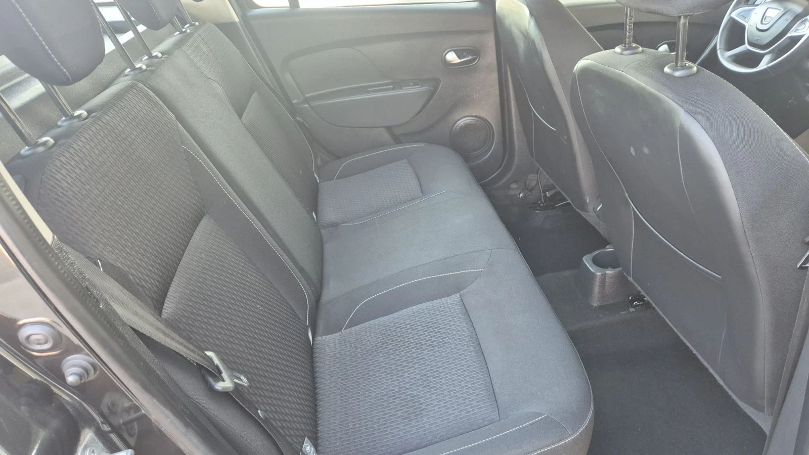 Dacia Logan 1.5dci 90к.с., снимка 15 - Автомобили и джипове - 56368941