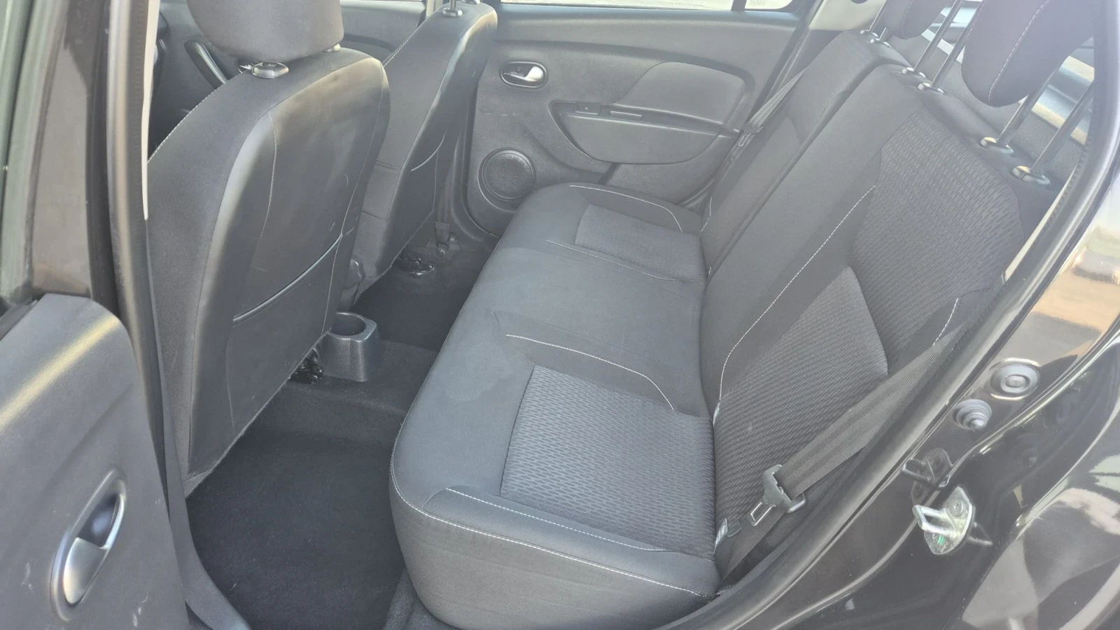 Dacia Logan 1.5dci 90к.с., снимка 13 - Автомобили и джипове - 56368941
