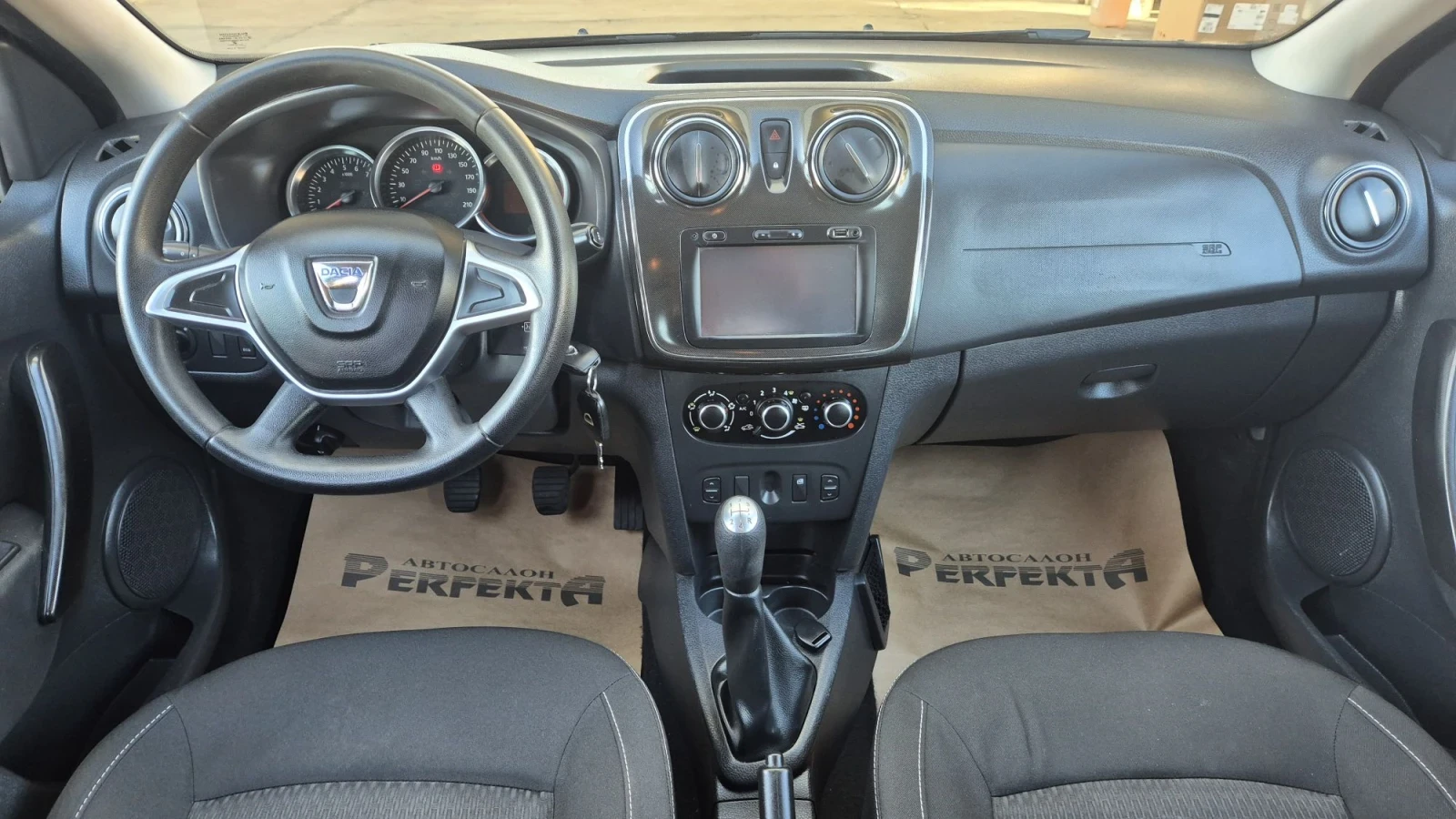 Dacia Logan 1.5dci 90к.с., снимка 11 - Автомобили и джипове - 56368941