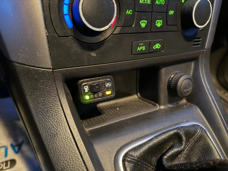 Chevrolet Captiva 2.4 7МЕСТА ГАЗОВ ИНЖ , снимка 11 - Автомобили и джипове - 52530039