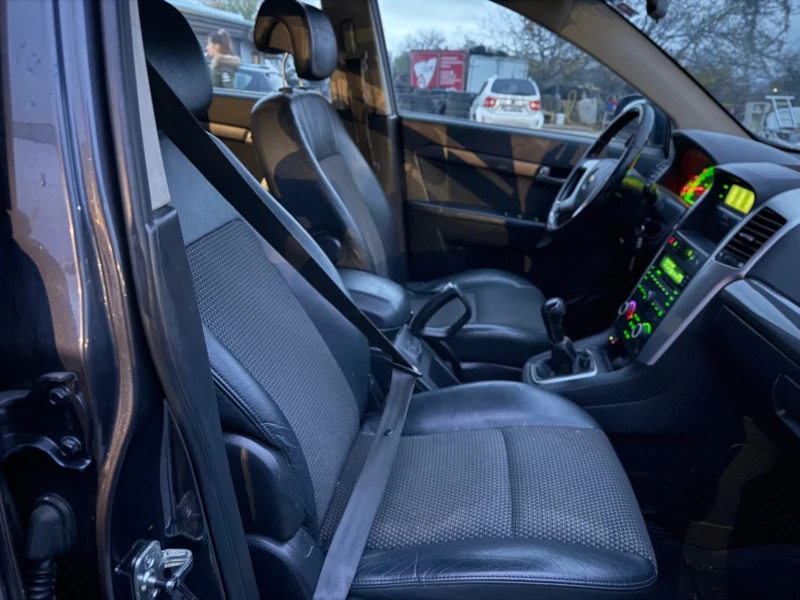 Chevrolet Captiva 2.4 7МЕСТА ГАЗОВ ИНЖ , снимка 7 - Автомобили и джипове - 52530039