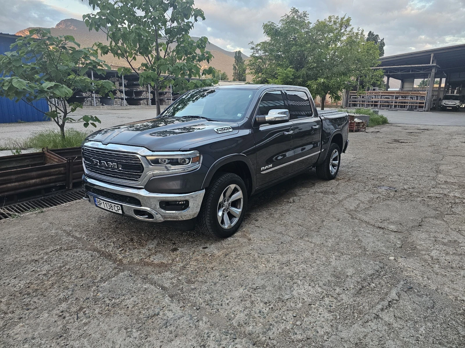 Dodge RAM 1500, снимка 2 - Автомобили и джипове - 53906791