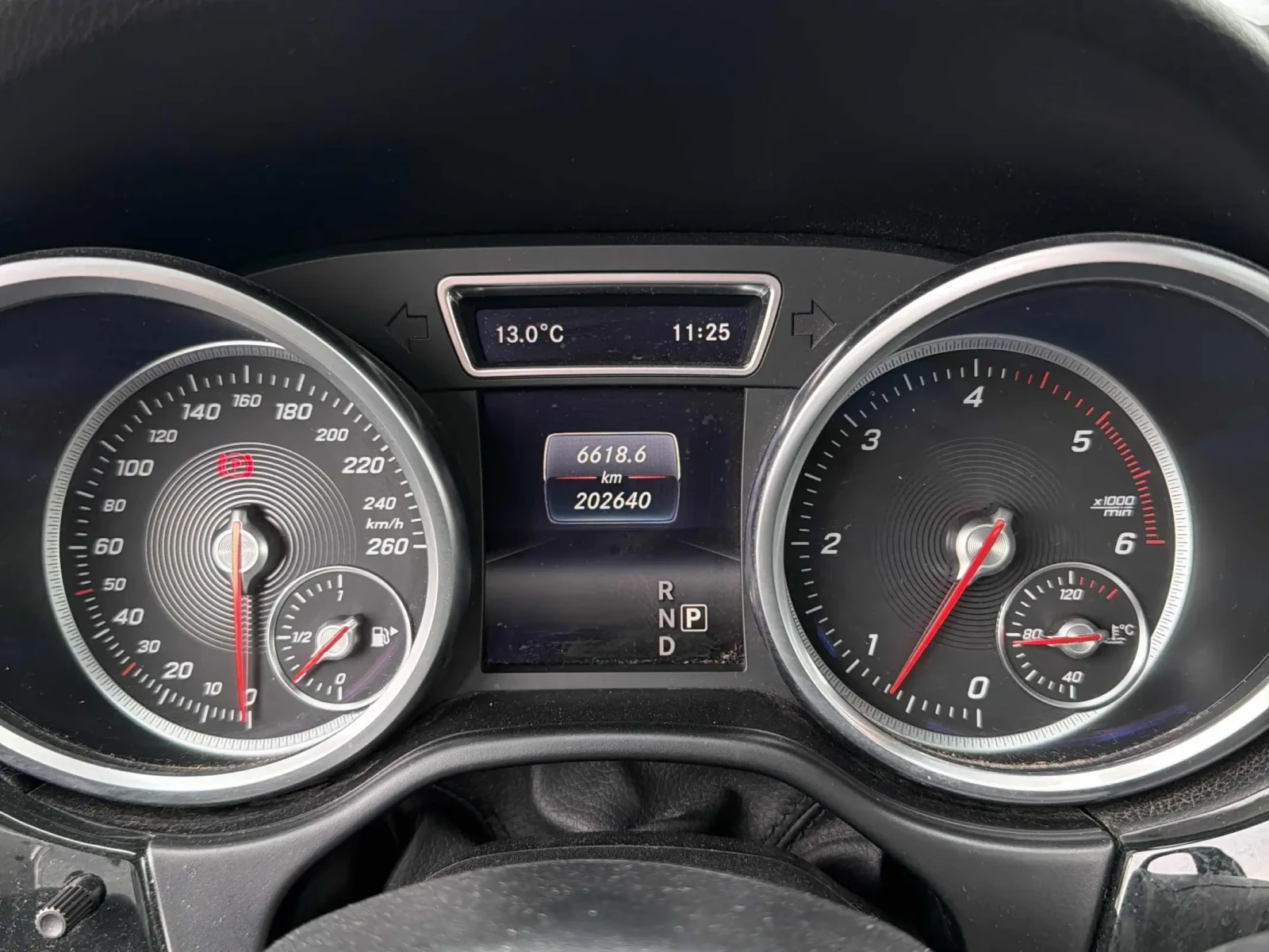 Mercedes-Benz GLE 350 AMG* PACK* HARMON* KARDON* ПОДГРЕВ* КАМЕРА* КЕЙЛЕС, снимка 11 - Автомобили и джипове - 53996601