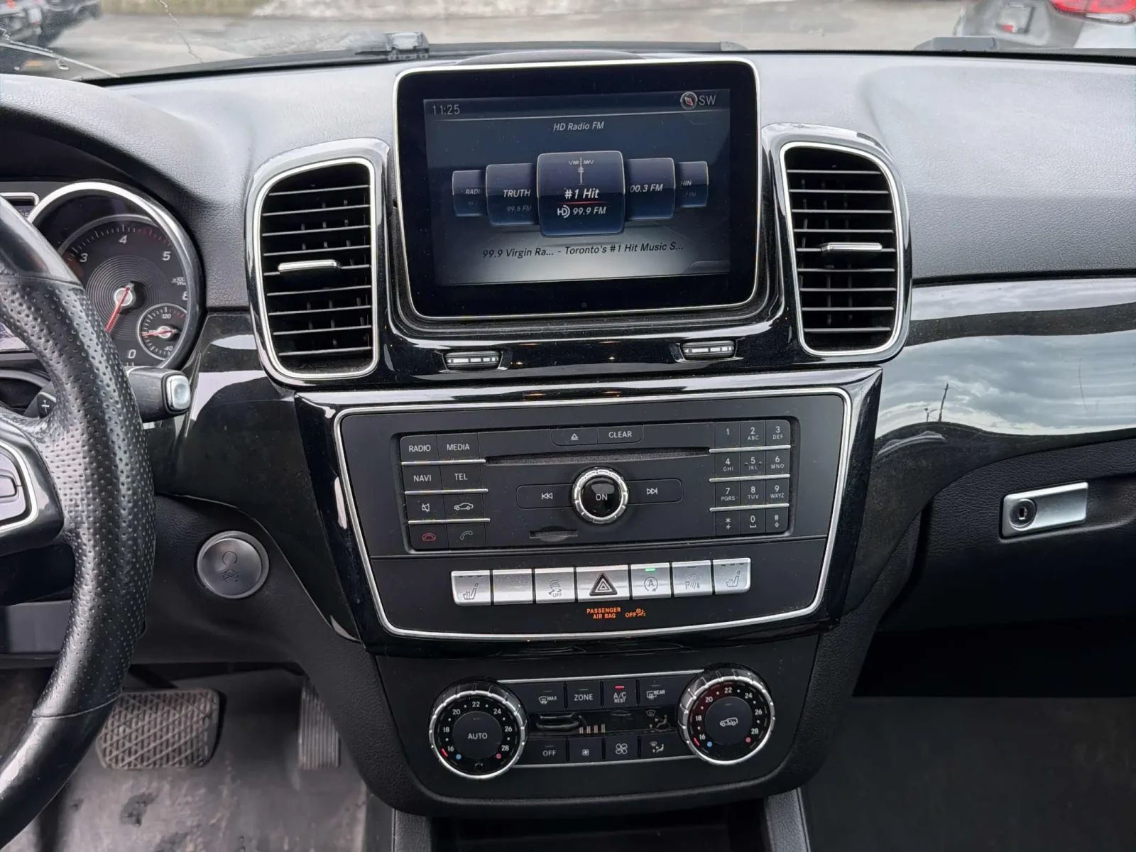 Mercedes-Benz GLE 350 AMG* PACK* HARMON* KARDON* ПОДГРЕВ* КАМЕРА* КЕЙЛЕС, снимка 9 - Автомобили и джипове - 53996601