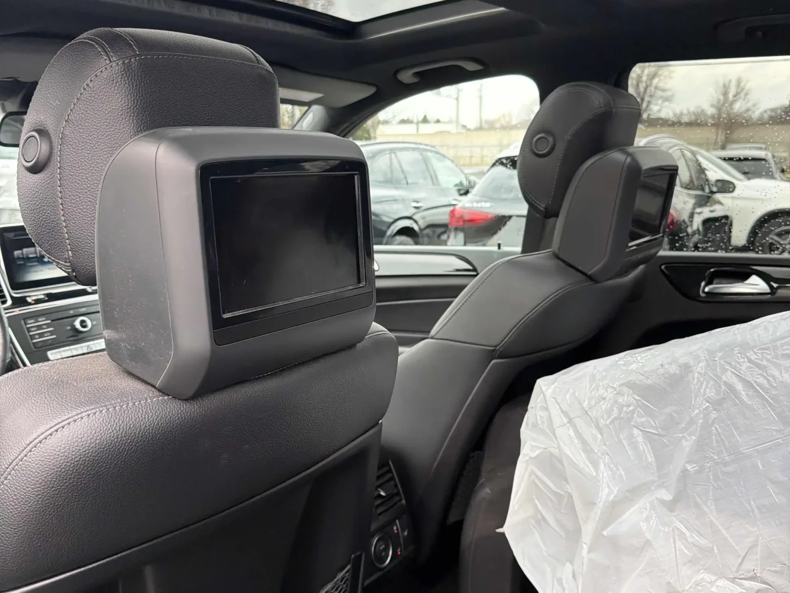 Mercedes-Benz GLE 350 AMG* PACK* HARMON* KARDON* ПОДГРЕВ* КАМЕРА* КЕЙЛЕС, снимка 13 - Автомобили и джипове - 53996601