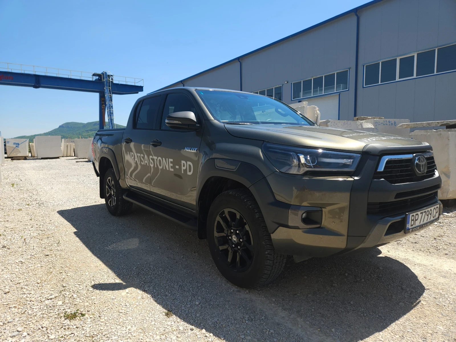 Toyota Hilux Mild Hybrid 48V invicible, снимка 2 - Автомобили и джипове - 54409896