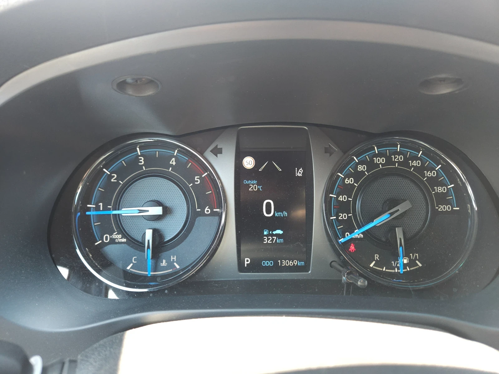 Toyota Hilux Mild Hybrid 48V invicible, снимка 12 - Автомобили и джипове - 54409896