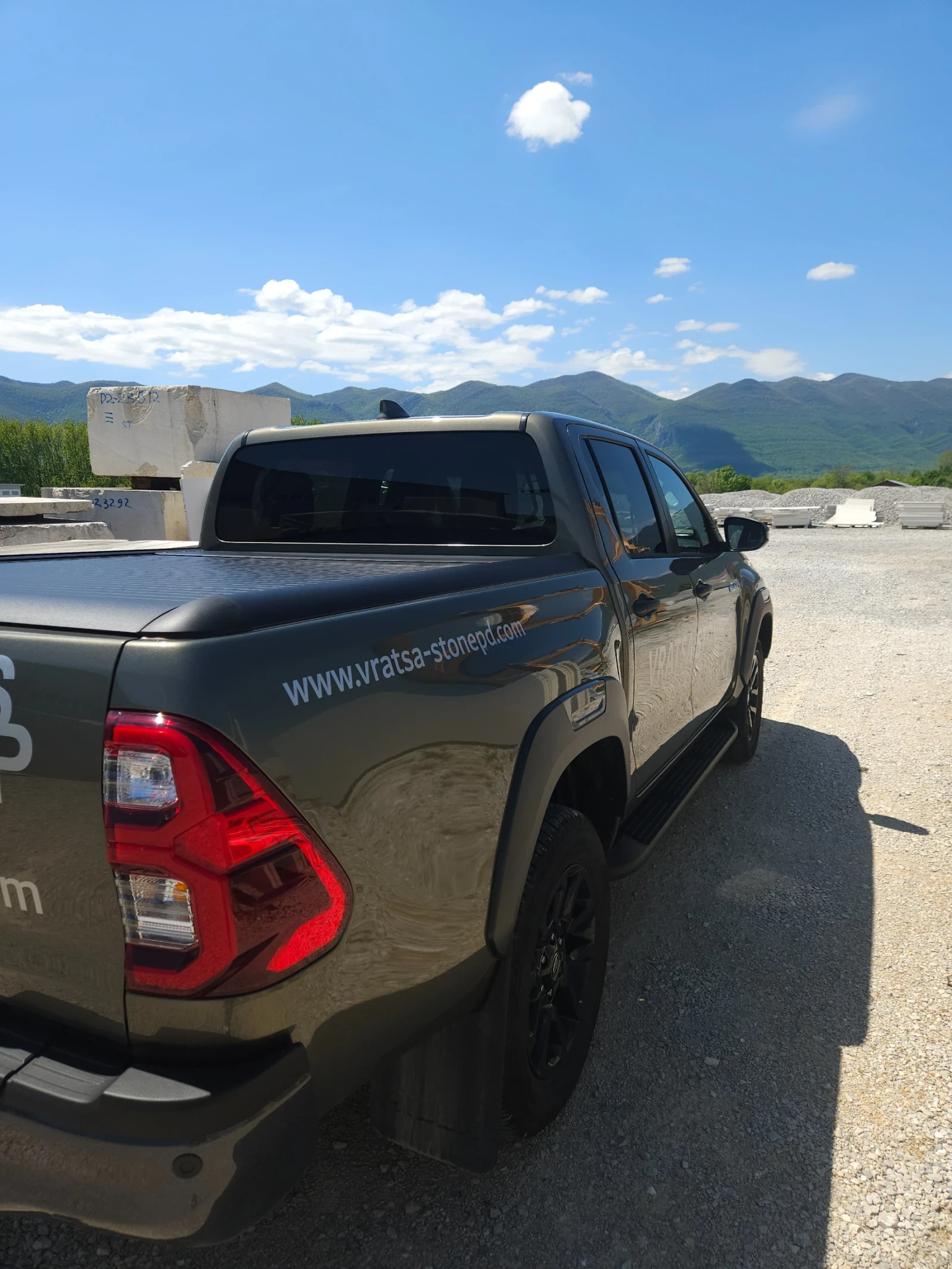 Toyota Hilux Mild Hybrid 48V invicible, снимка 6 - Автомобили и джипове - 54409896