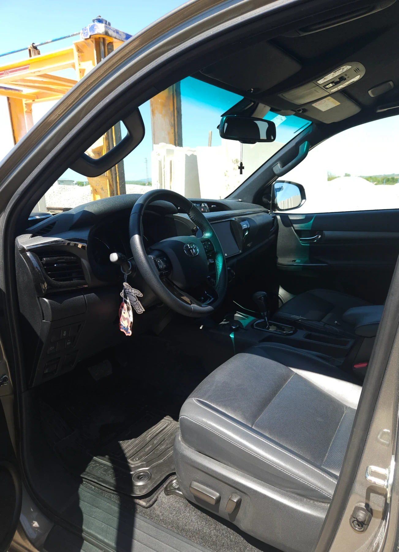 Toyota Hilux Mild Hybrid 48V invicible, снимка 8 - Автомобили и джипове - 54409896