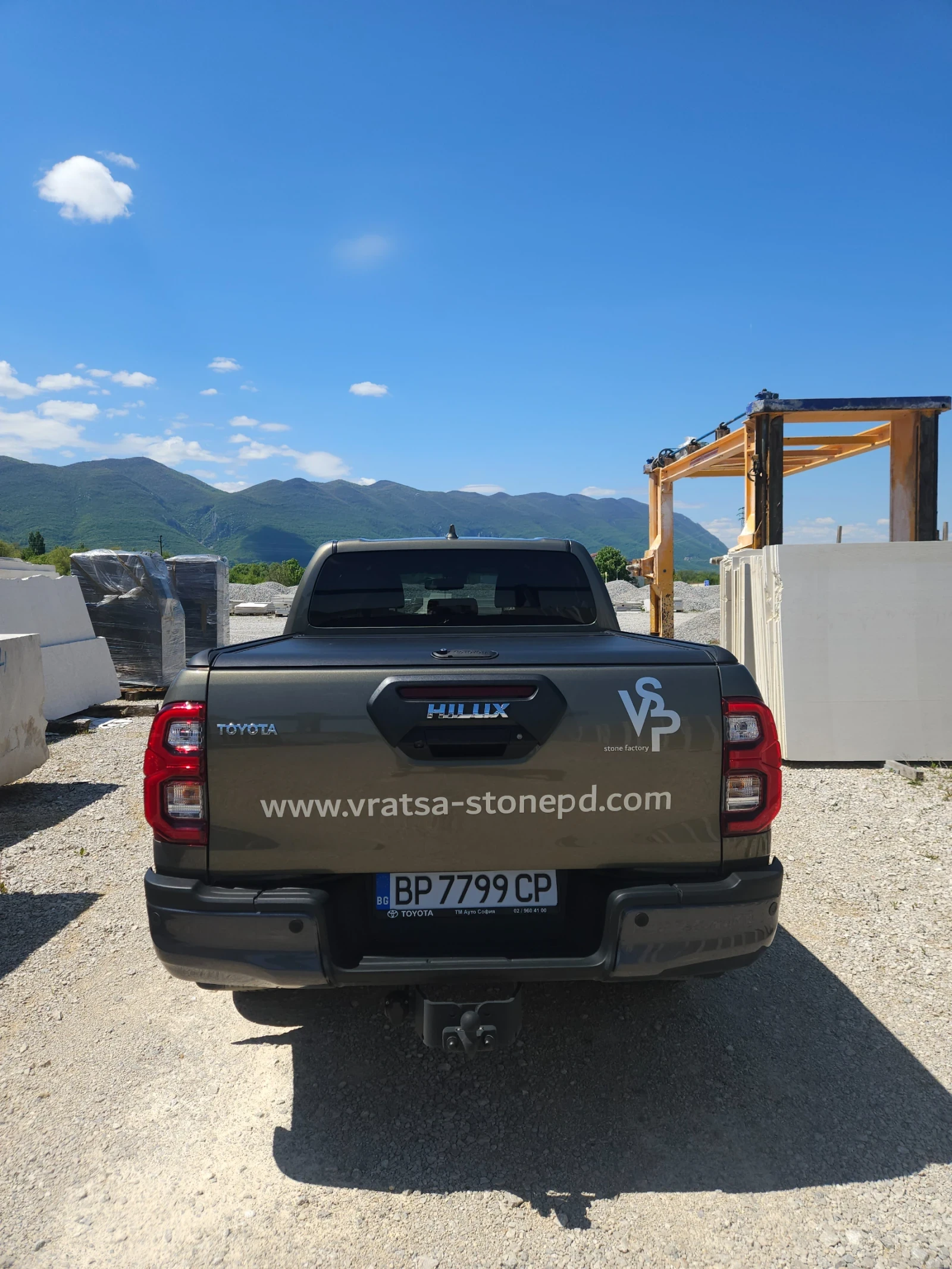 Toyota Hilux Mild Hybrid 48V invicible, снимка 4 - Автомобили и джипове - 54409896