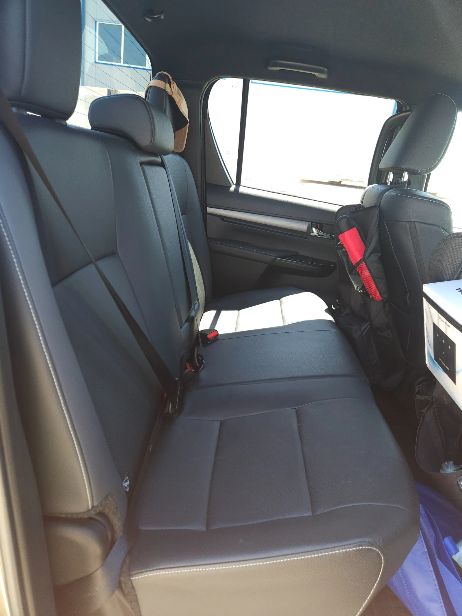 Toyota Hilux Mild Hybrid 48V invicible, снимка 11 - Автомобили и джипове - 54409896