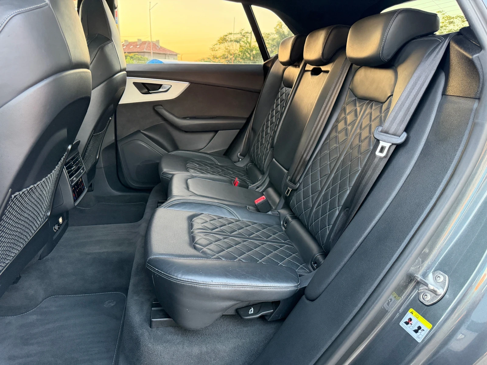 Audi Q8 50 TDI /// S-Line, снимка 10 - Автомобили и джипове - 54794711