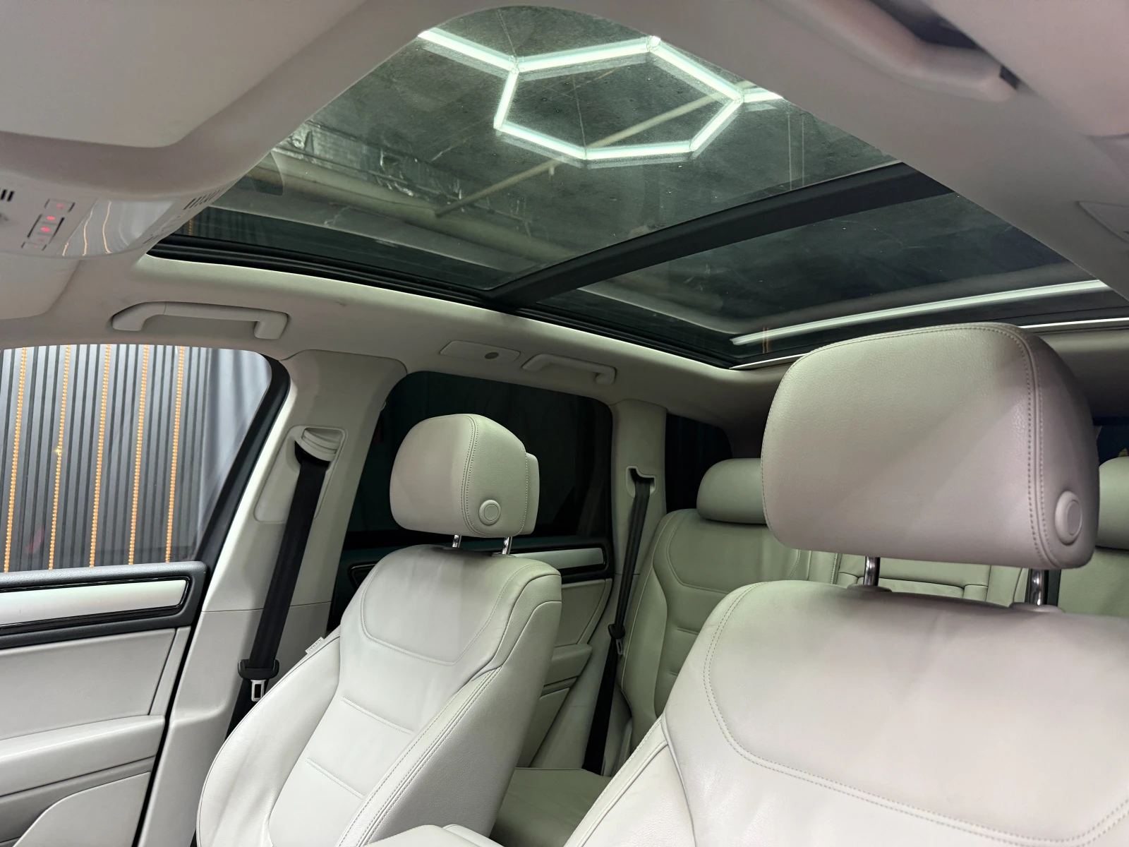 VW Touareg 3.0d 239 к.с., снимка 8 - Автомобили и джипове - 55726553