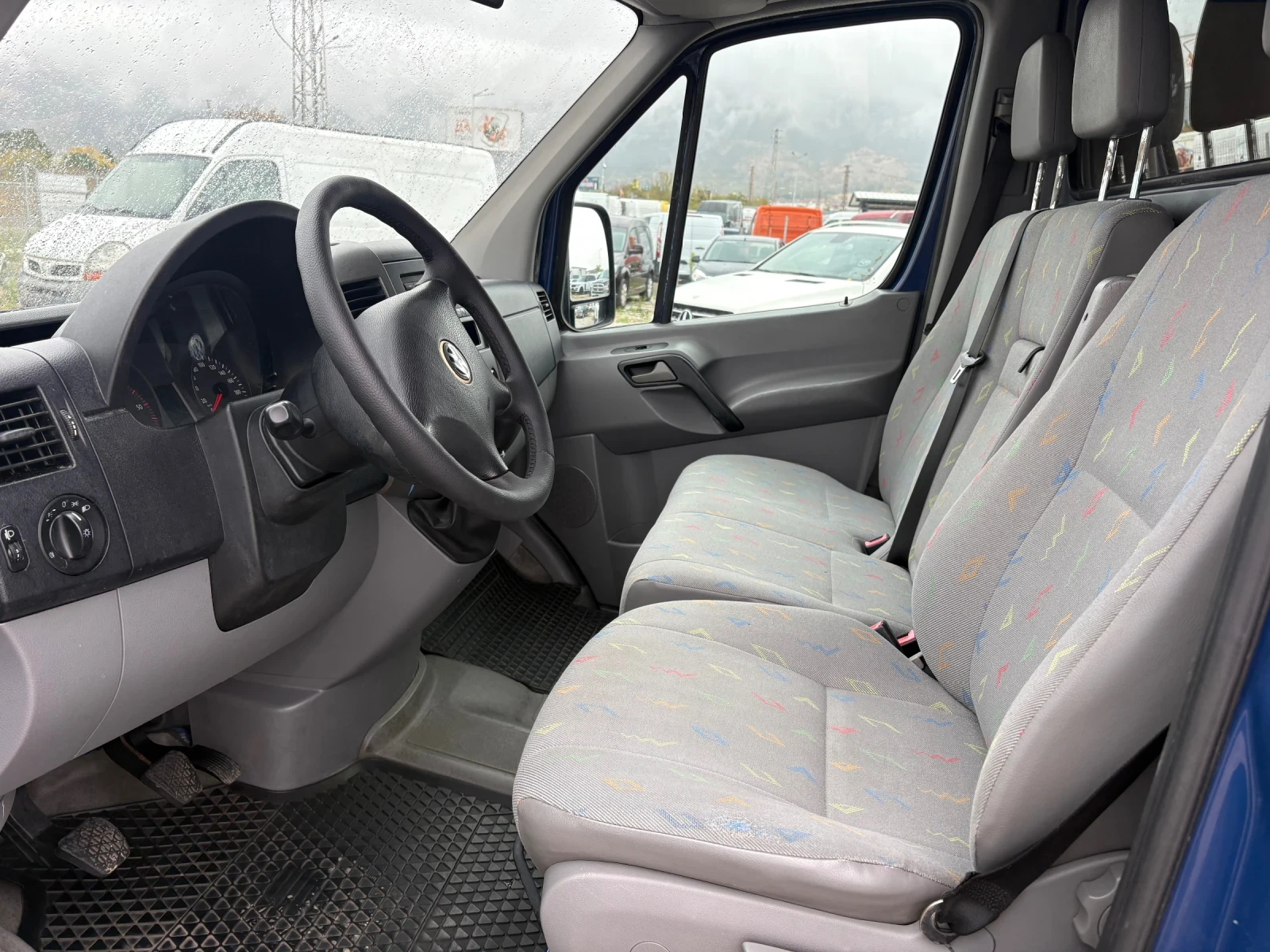 VW Crafter 2.5 TDI, снимка 9 - Бусове и автобуси - 56535822