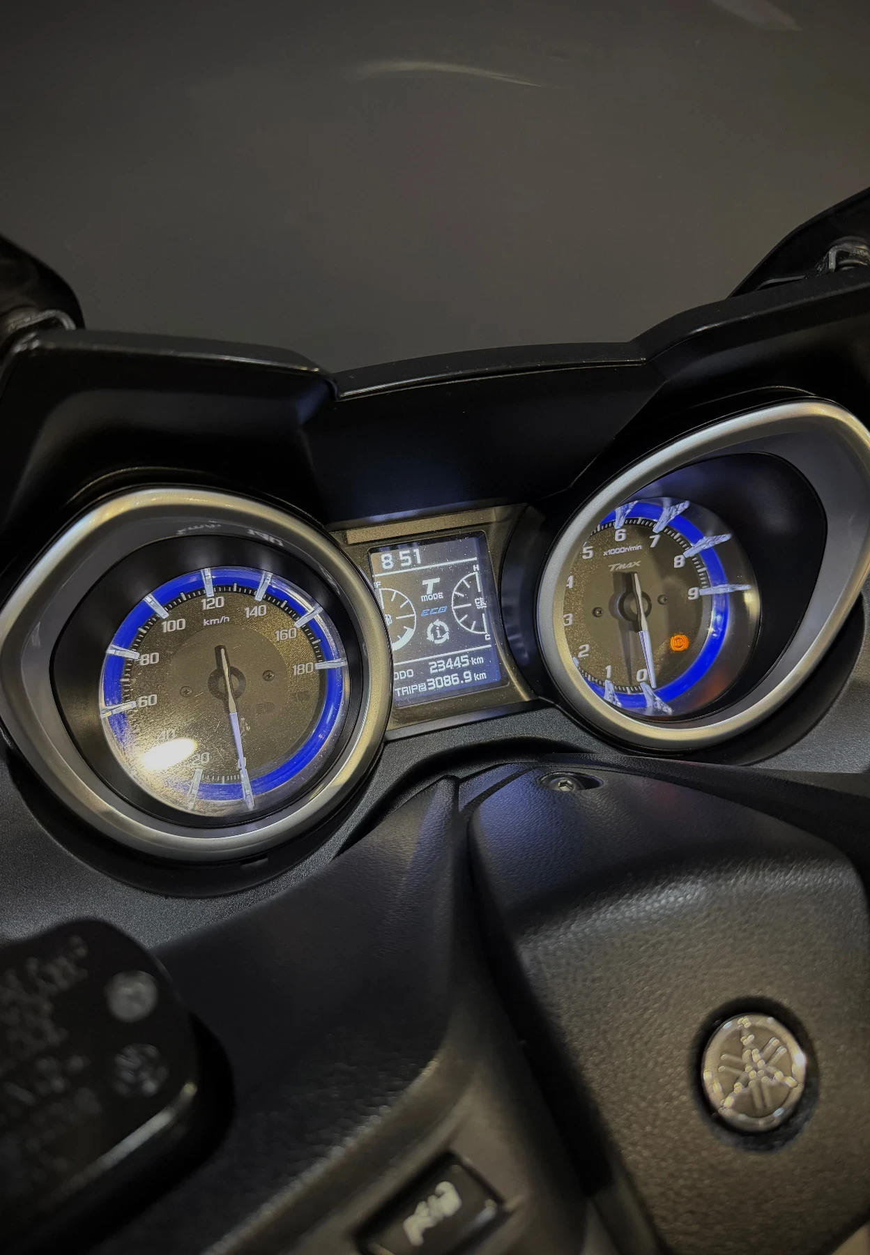 Yamaha T-max 530 SX | Keyless | TCS | LED | 23, 000км ЛИЗИНГ, снимка 15 - Мотоциклети и мототехника - 55414047