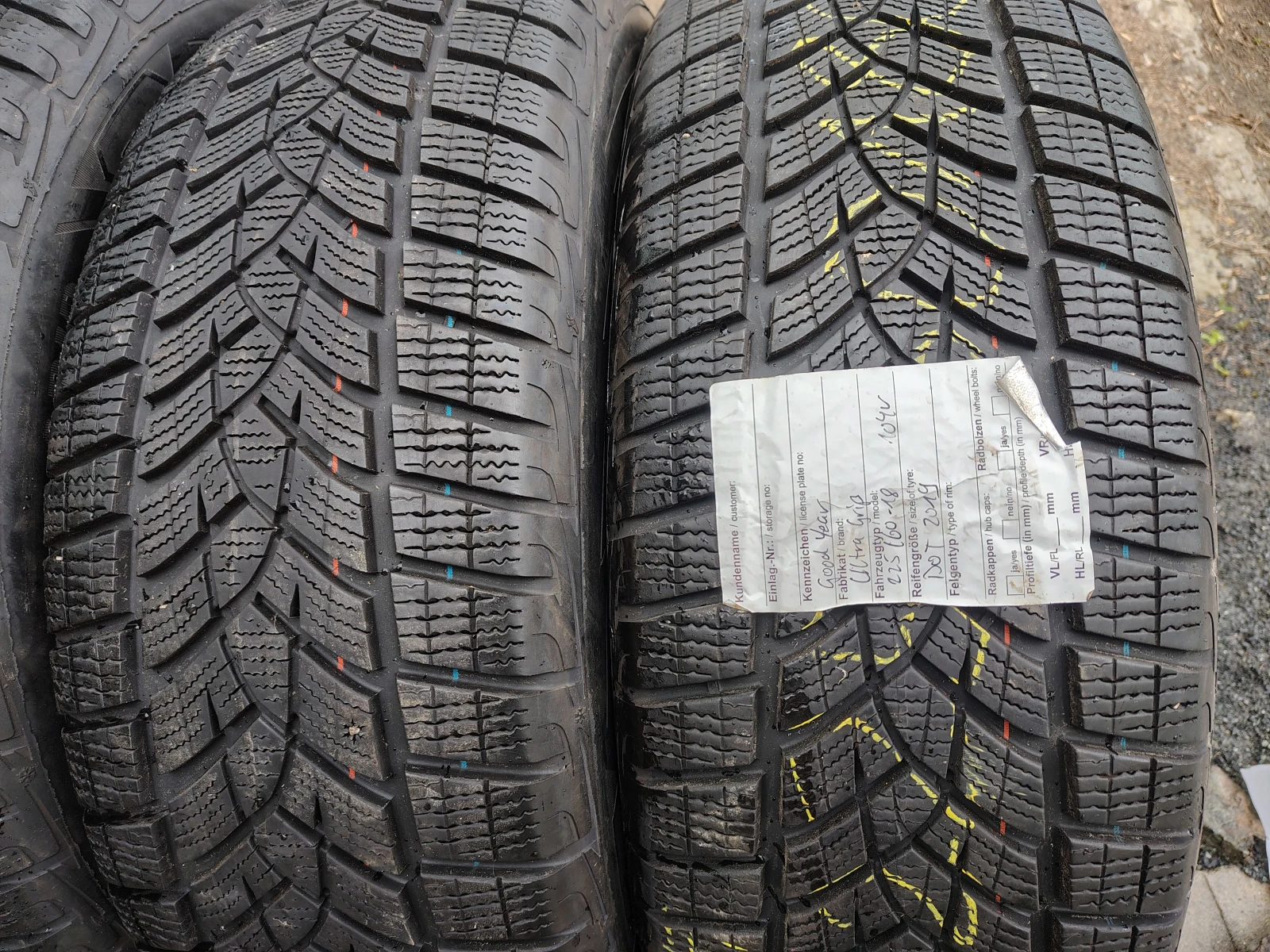 Гуми Зимни 225/60R18, снимка 3 - Гуми и джанти - 55841199