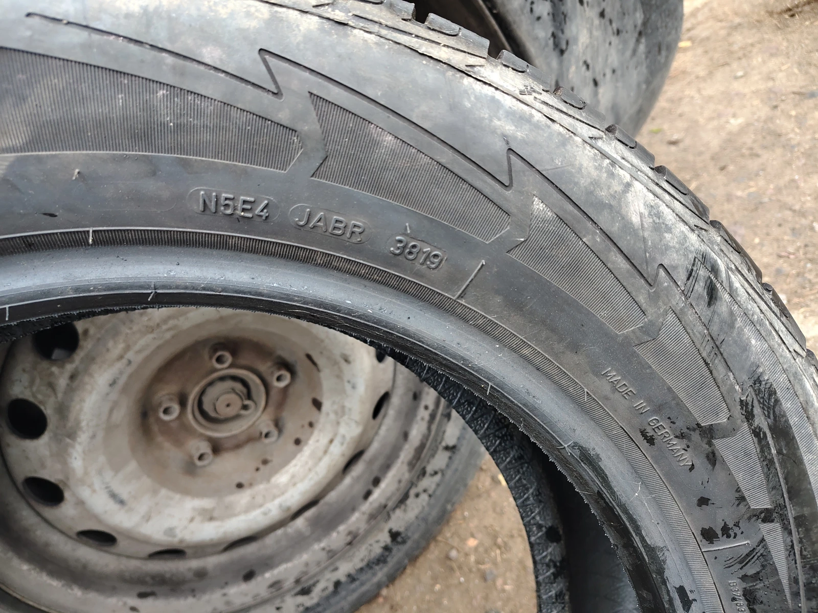 Гуми Зимни 225/60R18, снимка 7 - Гуми и джанти - 55841199