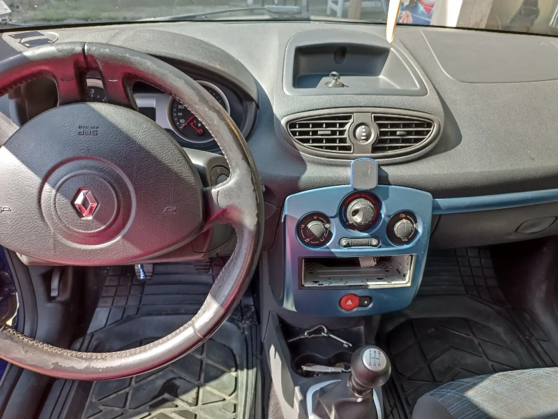 Renault Clio, снимка 4 - Автомобили и джипове - 47104131