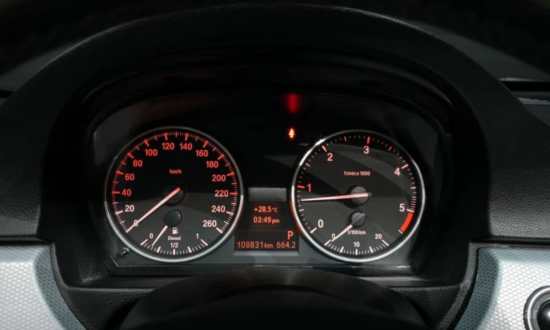 BMW 320, снимка 8 - Автомобили и джипове - 52864753