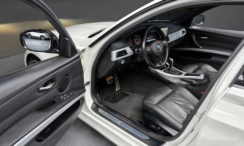 BMW 320, снимка 11 - Автомобили и джипове - 52864753