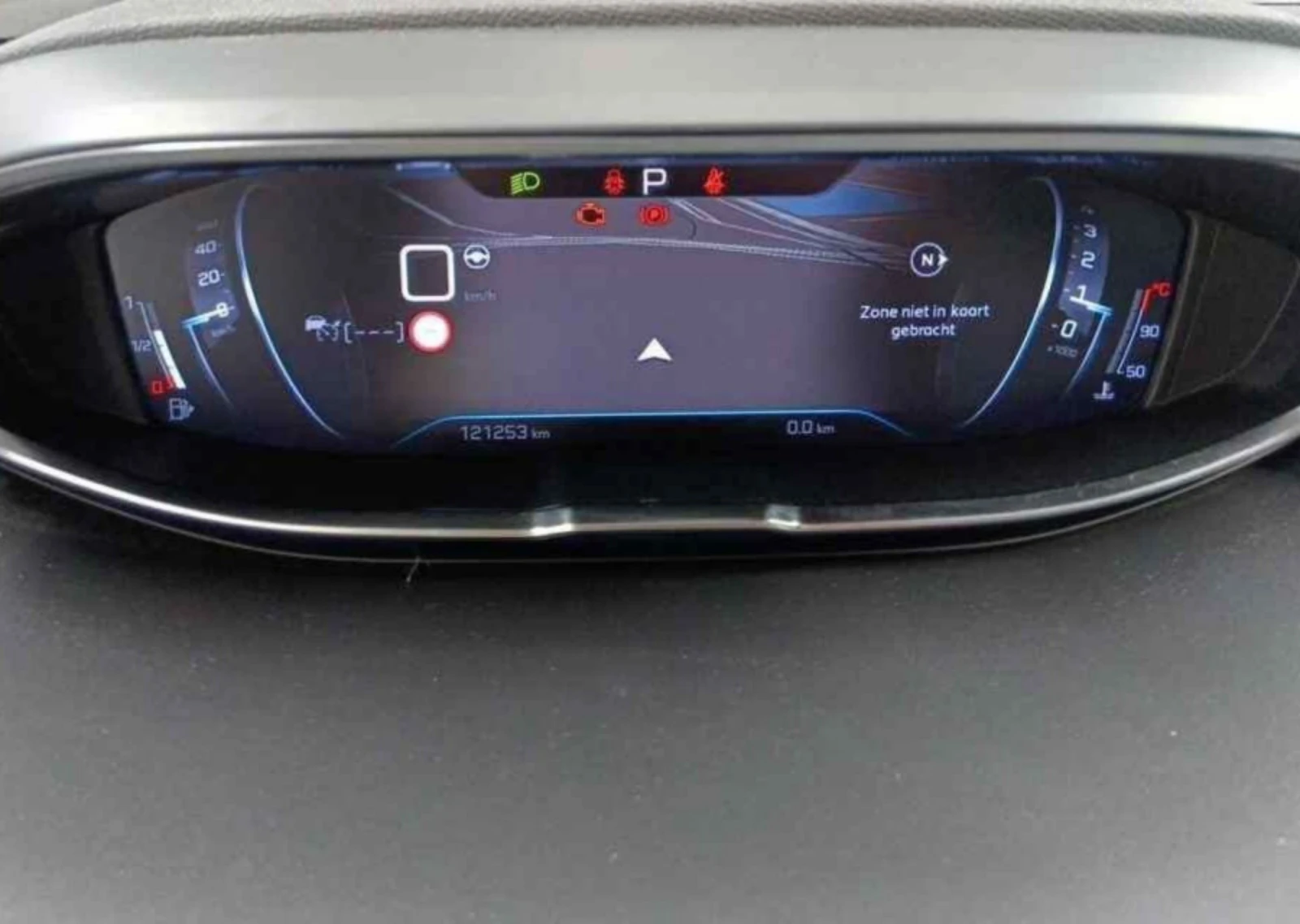 Peugeot 3008 1, 5 BlueHDI 130 ALLURE.KAMERA.LED.NAVI - изображение 8