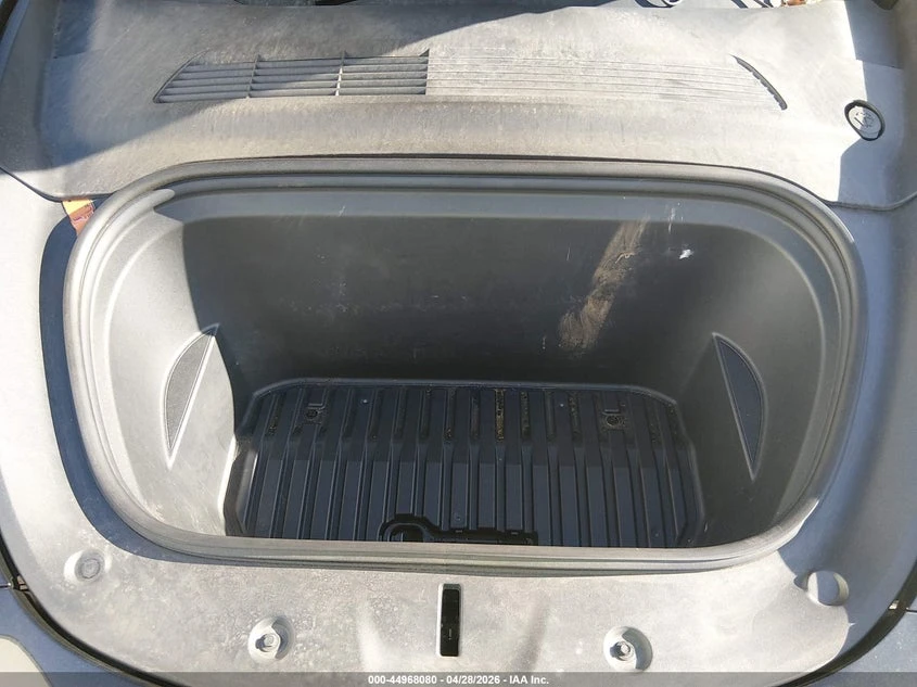 Tesla Model Y Long Range Dual Motor All-Wheel Drive, снимка 10 - Автомобили и джипове - 54688058