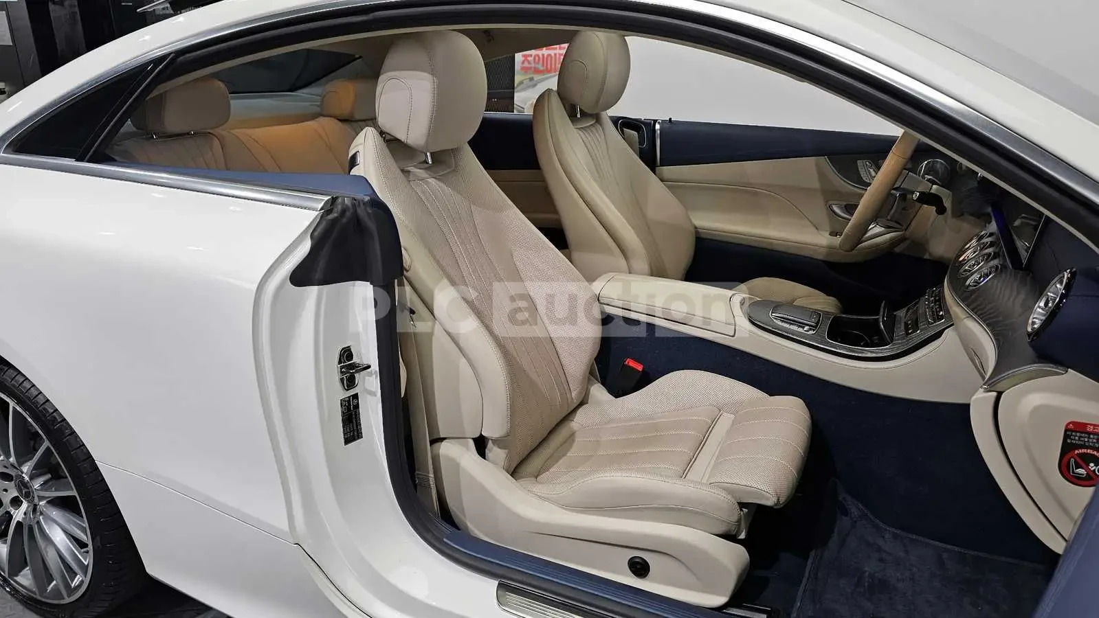 Mercedes-Benz E 450 4MATIC AMG Coupe| BURMASTER| 360| ВКЛ.ТЕХНОТЕСТ, снимка 14 - Автомобили и джипове - 54955676