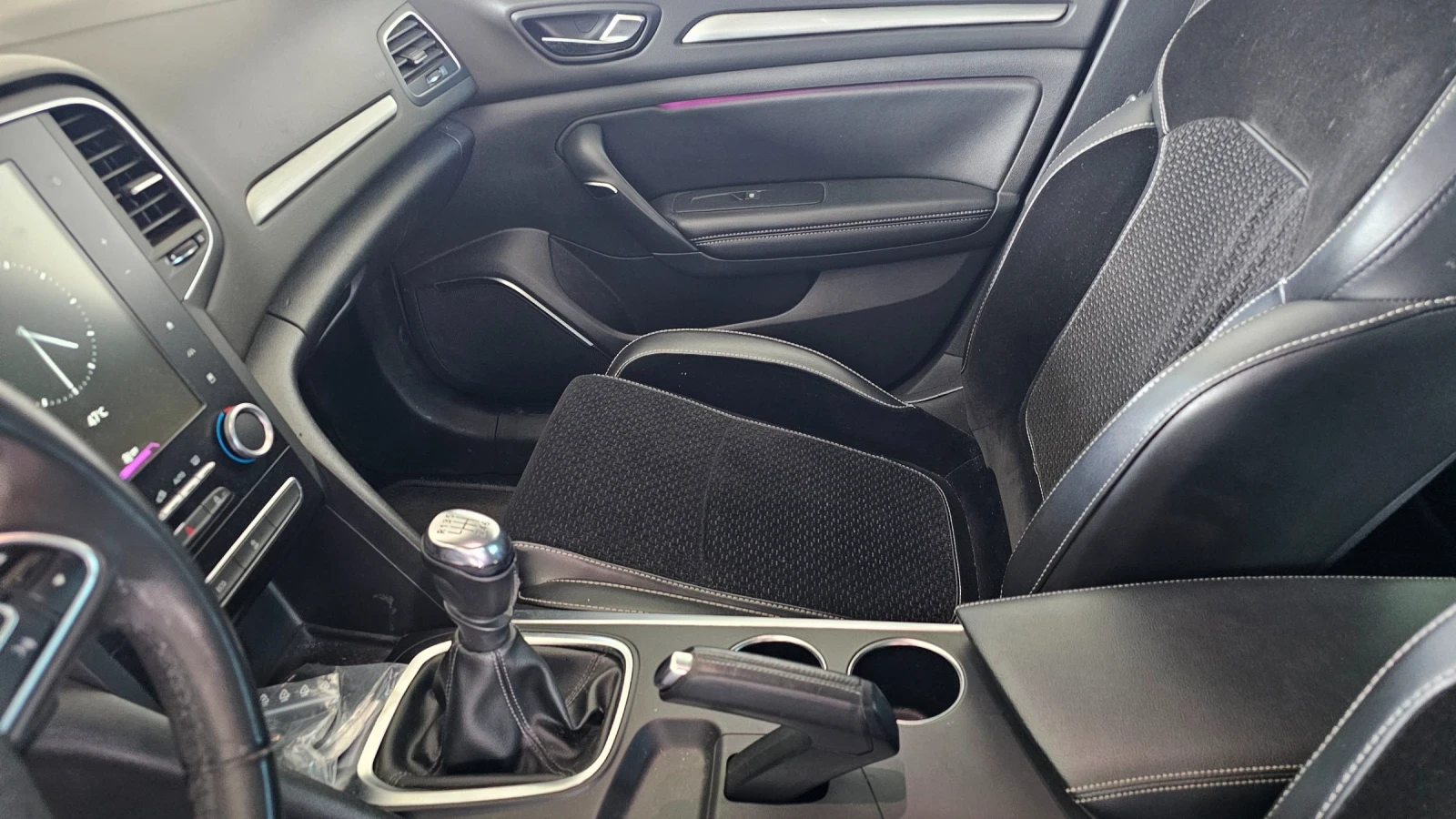 Renault Megane 1.5 DCI   NAVI, снимка 9 - Автомобили и джипове - 55330322