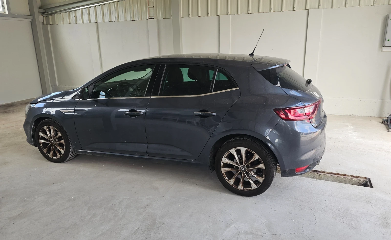 Renault Megane 1.5 DCI   NAVI, снимка 3 - Автомобили и джипове - 55330322