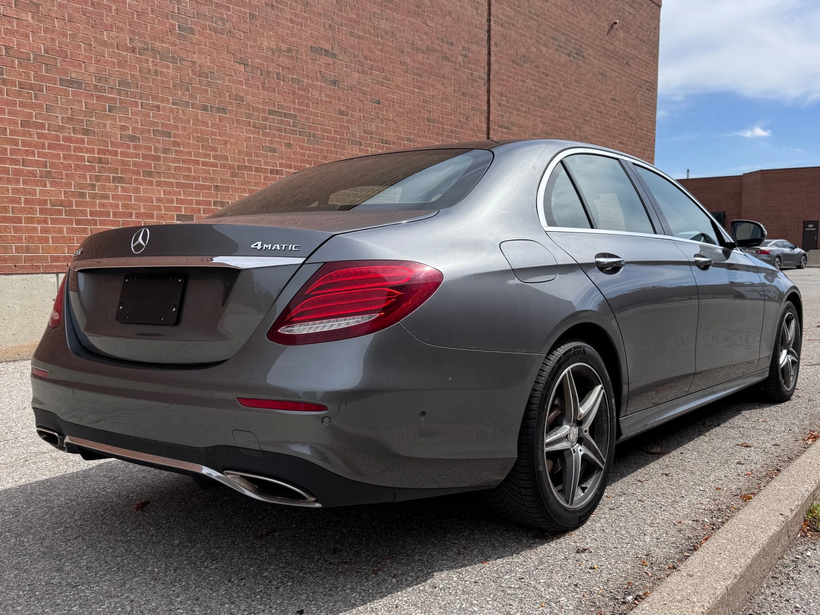 Mercedes-Benz E 300 * CARFAX * ЦЕНА ДО БГ, снимка 8 - Автомобили и джипове - 56118903