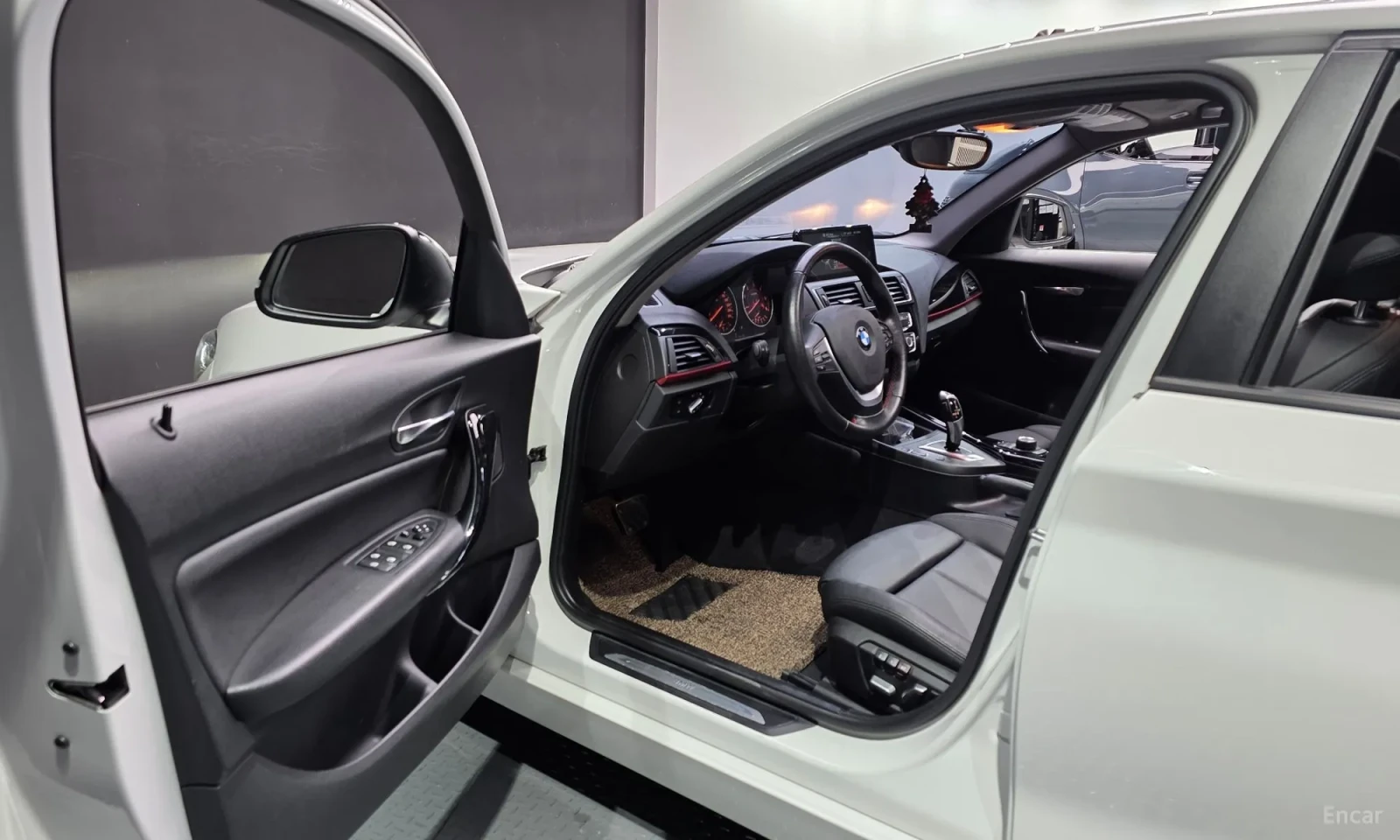BMW 118 118d Sport 5Door, снимка 10 - Автомобили и джипове - 56231569