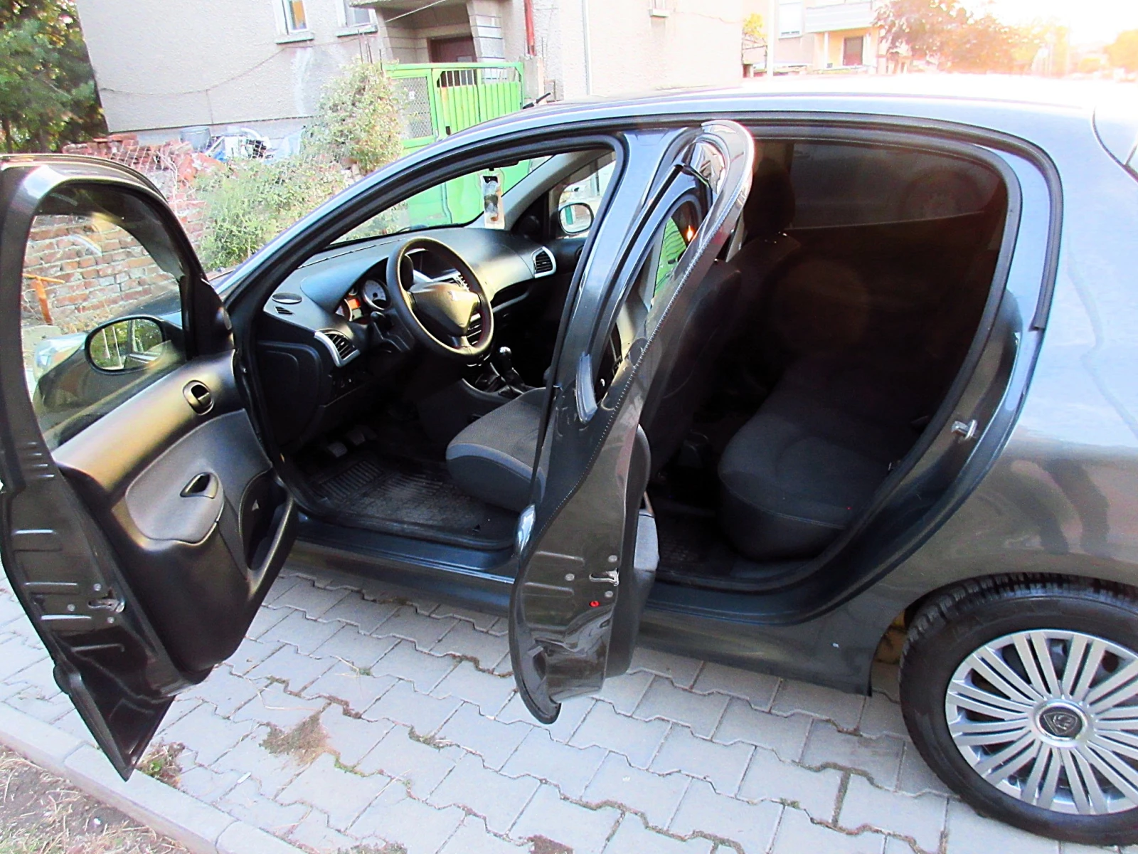 Peugeot 206 1.4 HDI , снимка 7 - Автомобили и джипове - 56433808