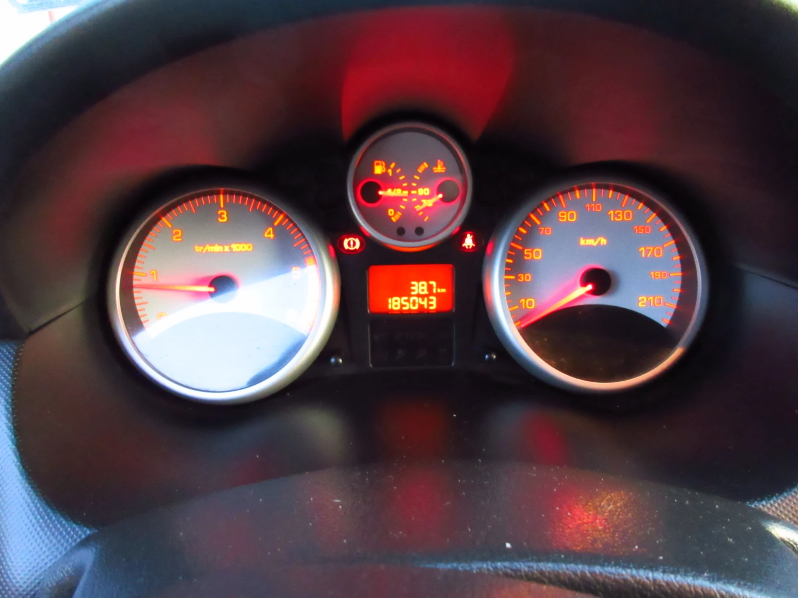 Peugeot 206 1.4 HDI , снимка 10 - Автомобили и джипове - 56433808