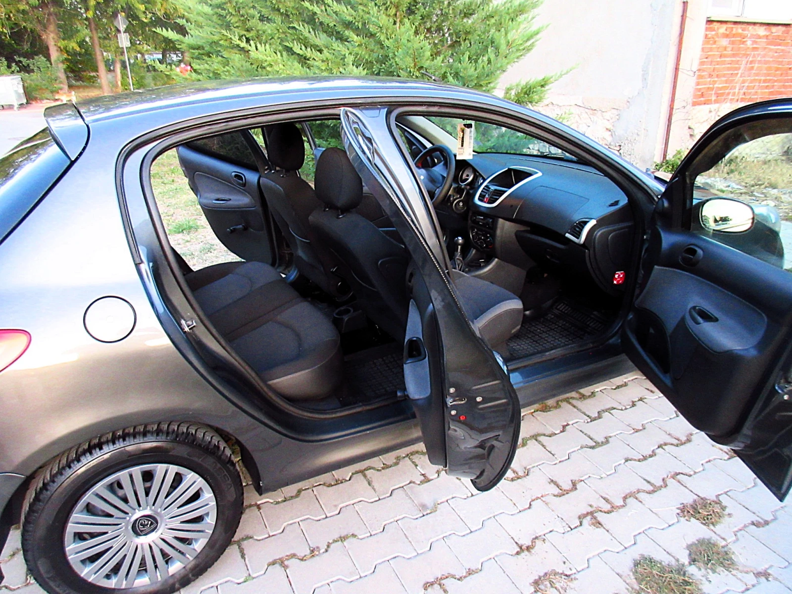 Peugeot 206 1.4 HDI , снимка 8 - Автомобили и джипове - 56433808