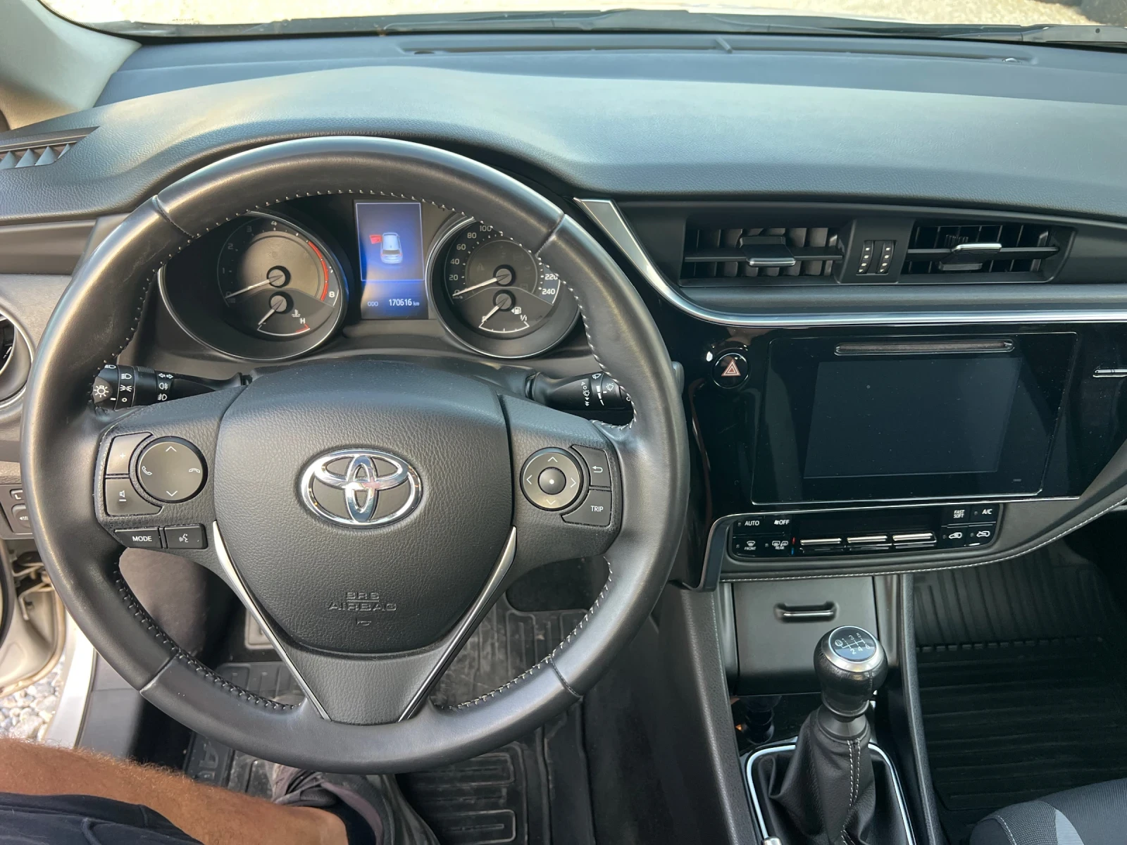 Toyota Auris 1.2 116���� 2015� ��� ���� ������� | Mobile.bg � ����������� 12
