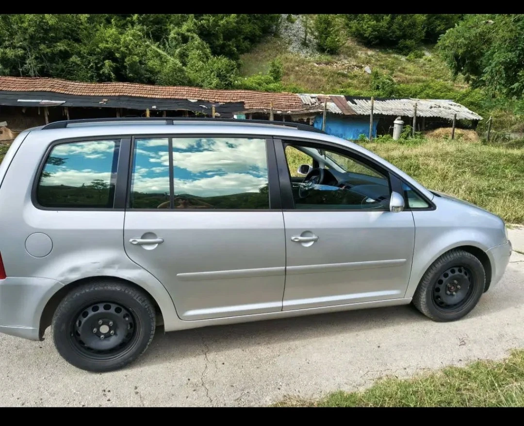 VW Touran 2.0, снимка 6 - Автомобили и джипове - 56718016